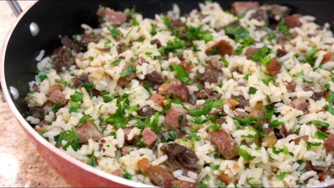 Arroz carreteiro fácil e cheio de sabor Arroz carreteiro fácil e cheio de sabor