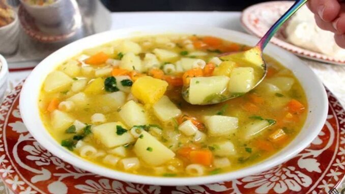 Sopa de carne com legumes irresistível Sopa de carne com legumes irresistível