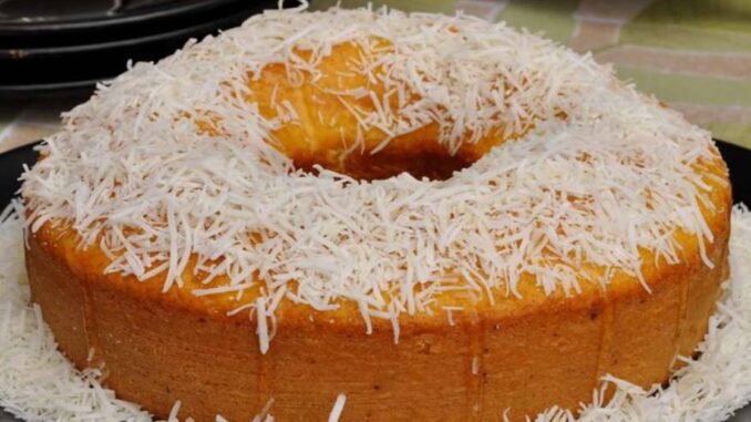 Bolo de fubá com coco super fofinho e prático Bolo de fubá com coco super fofinho e prático
