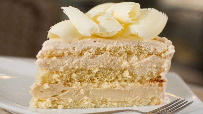 Bolo de chocolate branco fácil e prático Bolo de chocolate branco fácil e prático