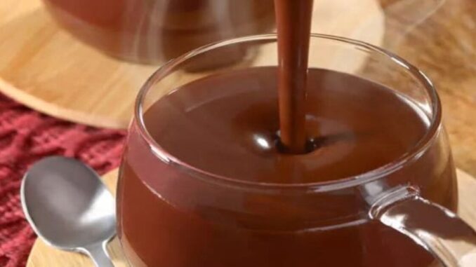 CHOCOLATE-QUENTE Chocolate quente e cremoso