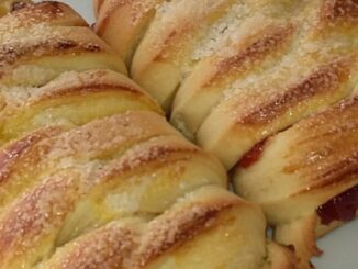 Pão recheado com goiabada