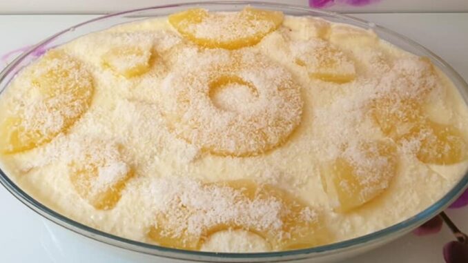 Sobremesa rápida de coco e ananás Sobremesa rápida e saborosa de coco e ananás