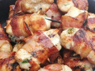 Filé de frango enrolado com mozzarela e bacon
