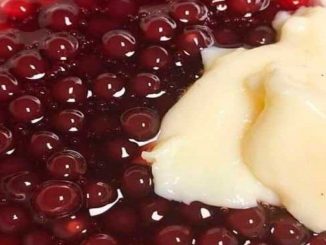 Sagu de vinho com creme