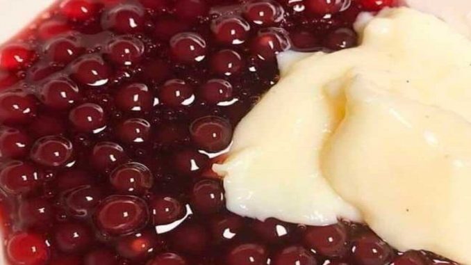 Sagu de vinho com creme