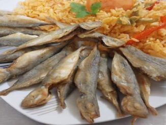 carapau frito com arroz de tomate
