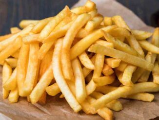 Batatas fritas secas e crocantes