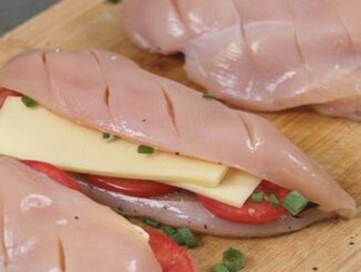Peito de frango recheado com queijo e presunto