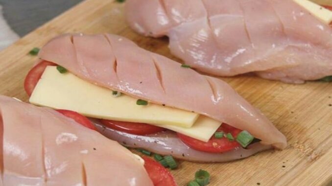 Peito de frango recheado com queijo e presunto