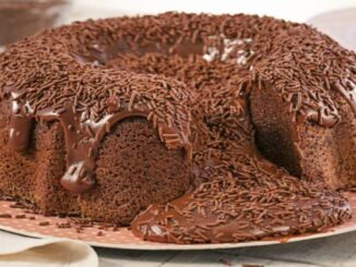 Bolo de chocolate com calda