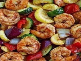 Camarão Salteado com Legumes