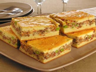 Torta de Carne Moída com Creme de Leite