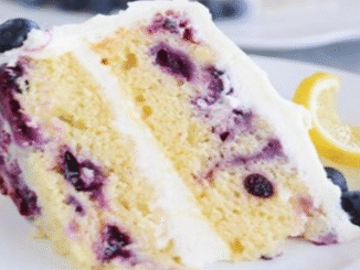 Bolo Limão e Mirtilo com Cobertura de Creme